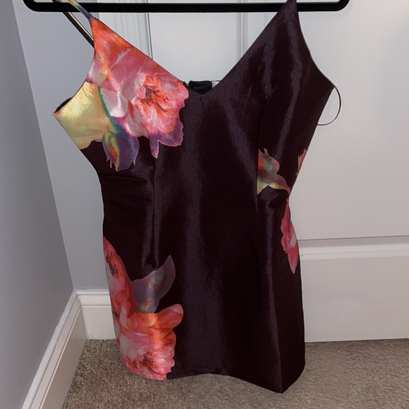 Black floral dress, size medium. - Picture 5 of 7